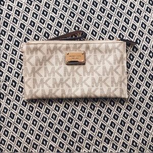 MICHAEL KORS wristlet/ clutch